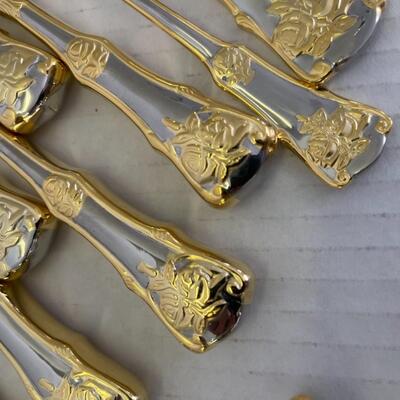 427 49 pc Set of 18/10 Stainless And Goldtone Royal Albert â€œCountry Rosesâ€ Flatware Set 