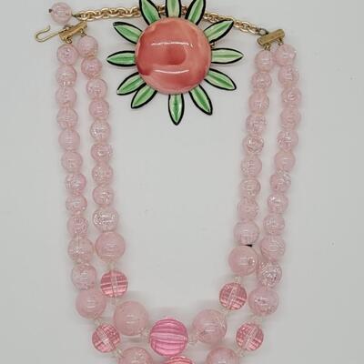 Lot J20 - Double strand necklace and flower brooch