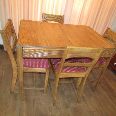 LOT 8  ANTIQUE DINING TABLE W/4 CHAIRS