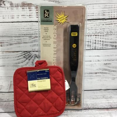 Thermometer Fork and 2 pack of Pot Holders