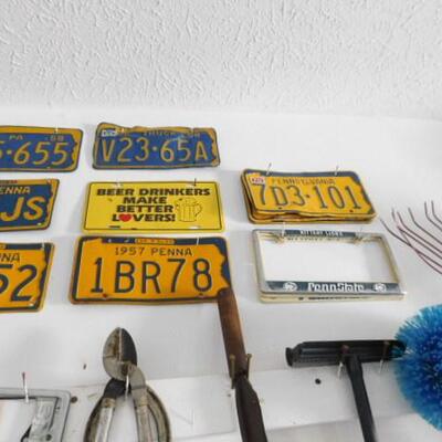 Vintage License Plates (No Tools)