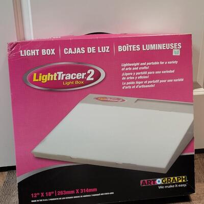 Lot 17: Light Tracer 2 Light Box