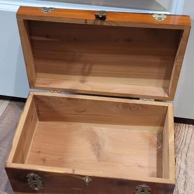 Lot 20: Small Dresser Top Wood Chest