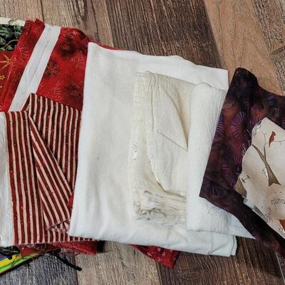 Lot 35: Quilting Fabrics (mostly quarters)