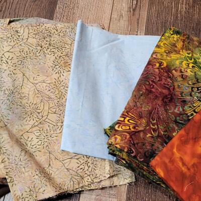 Lot 36: Quilting Fabrics (mostly quarters- Brown Fabric with bears is flannel))