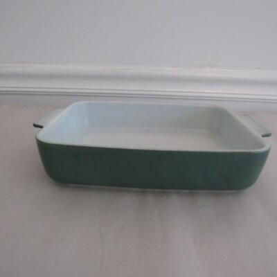 Vintage Pyrex Baking Dish- 9" x 7 1/2"