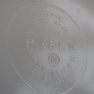 Vintage Pyrex Baking Dish- 9" x 7 1/2"