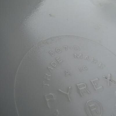 Vintage Pyrex Baking Dish- 9" x 7 1/2"