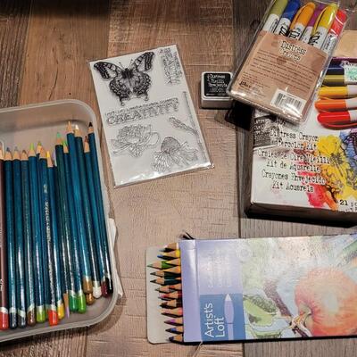 Lot 101: Colored Pencils. Distress Crayons Watercolor Kit