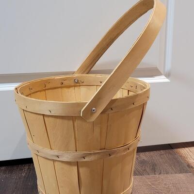 Lot 112: Large Basket with Handle
