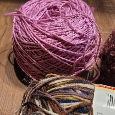 Lot 116: Knitting/Crocheting Lot