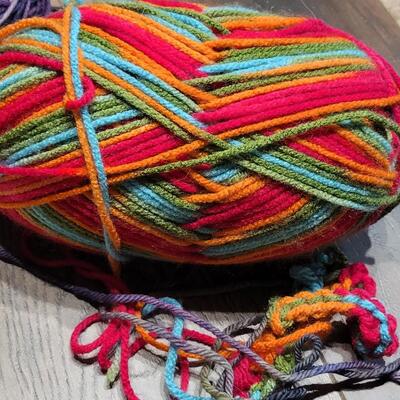 Lot 116: Knitting/Crocheting Lot