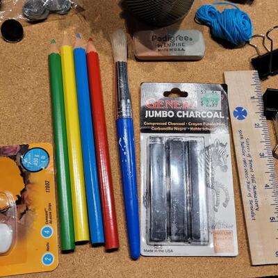 Lot 126: Art Items/Crafting 