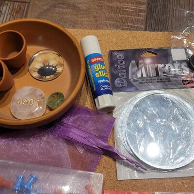 Lot 126: Art Items/Crafting 