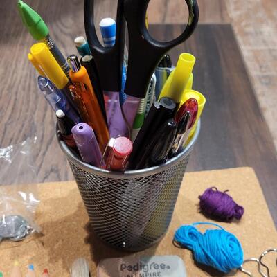 Lot 126: Art Items/Crafting 