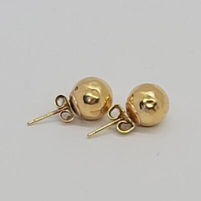 Lot J25: 14K gold earrings