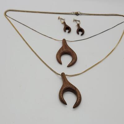 Lot J28: Handcrafted wood pendants and screw back earrings 