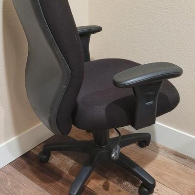 Lot 138: Black Office Chair 