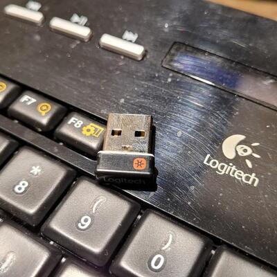 Lot 143: LOGITECH MK710 Wireless Keyboard w/ Reciever USB WORKS 