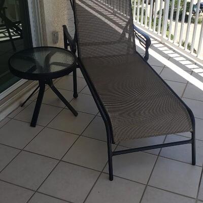 Patio Lounger with Table
