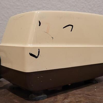 Lot 152: Vintage Panasonic KP-33 Pencil Sharpener