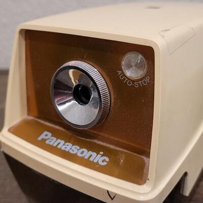 Lot 152: Vintage Panasonic KP-33 Pencil Sharpener