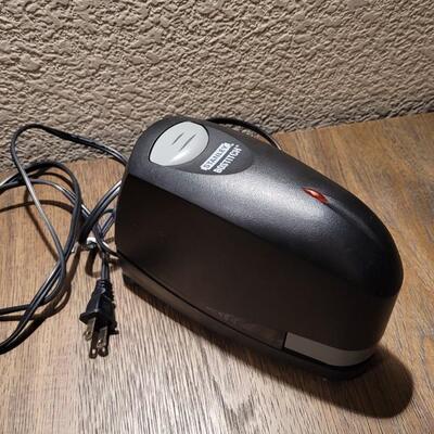 Lot 153: STANLEY Electric Stapler WORKS 