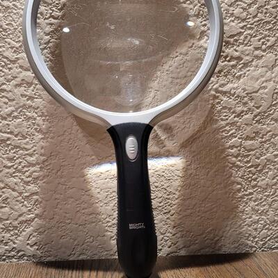 Lot 154: Magnifying Glass w/ Light 