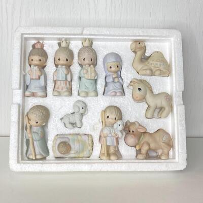 151 - Come Let Us Adore Him Set 