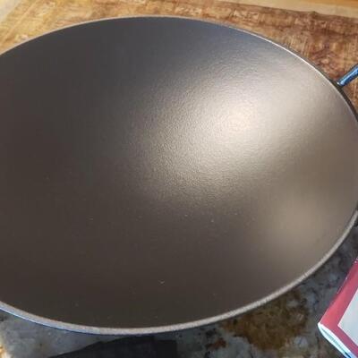 New Le Creuset Wok with Lid with Brass Ice Bucket and Table Mats