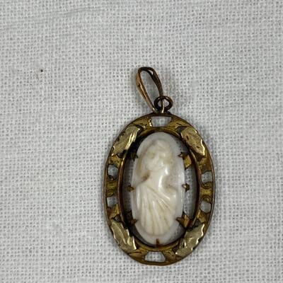 Small Vintage Cameo Style Pendant Charm