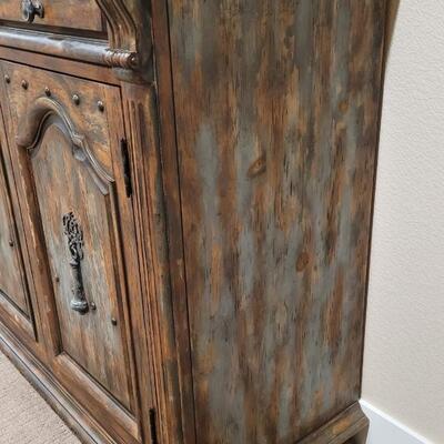 Lot 161: HOOKER Furniture Entertainment Display Cabinet 