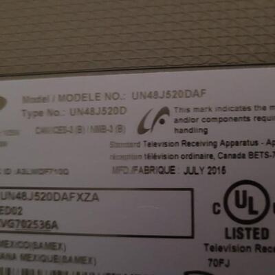 Lot 162: Samsung UN48J520DAF Smart Television w/ Wireless SmartCast Feature w/ Remote WORKS