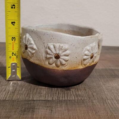 Lot 173: Ceramic Artist Bowl 