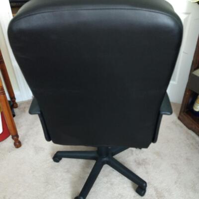 Cushioned Swivel Office Chair