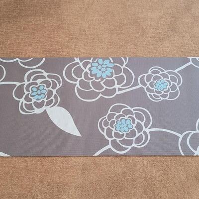 Lot 191: GAIAM Yoga Exercise Mat 24" x 68"
