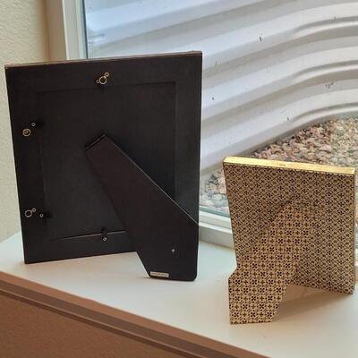 Lot 197: Pair of Vintage Picture Frames 