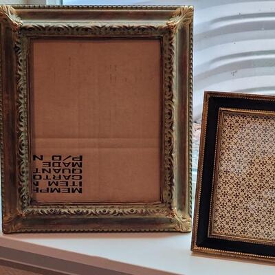 Lot 197: Pair of Vintage Picture Frames 