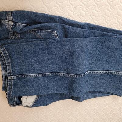 Lot 211: Men's Levi's & Wranglers 