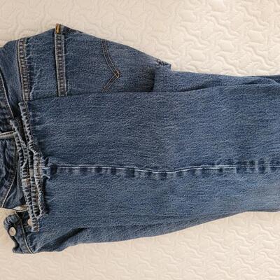 Lot 211: Men's Levi's & Wranglers 