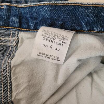 Lot 211: Men's Levi's & Wranglers 