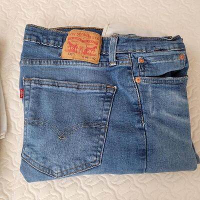 Lot 212: Men's Levi's 