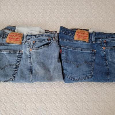 Lot 212: Men's Levi's 