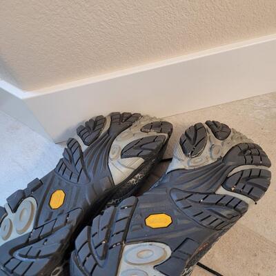 Lot 215: Men's Merrill Hiking Shoes size 10.5