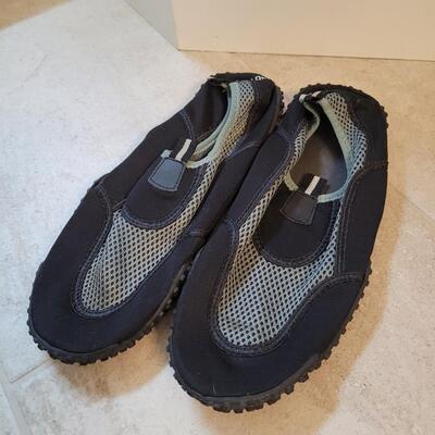 Lot 216: Island Magic Water Shoes size 8