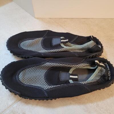 Lot 216: Island Magic Water Shoes size 8