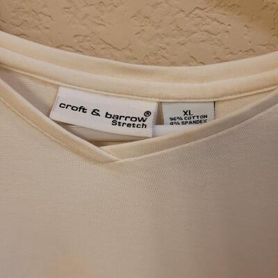 Lot 235: Ladies Short Sleeve Shirts (5)