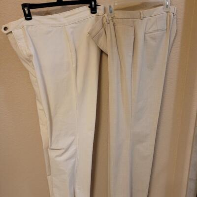 Lot 236: (2) Ladies Pants (white & Tan)