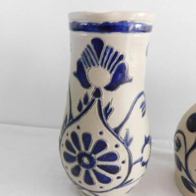 Set of Three Blue and White Williamsburg Pottery Vases