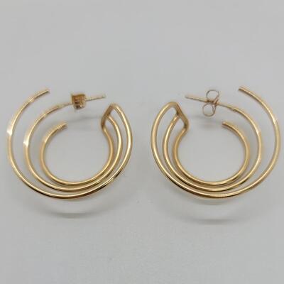 Lot J36: 5.86g 14k yellow gold pierced earrings.